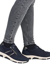 Remonte Baskets basses - blau