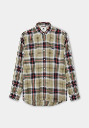 Camisa de manga larga a cuadros en tonos beige, verde, rojo y negro. Cuello abotonado y tapeta frontal. Cuenta con un parche de logo circular en el pecho.