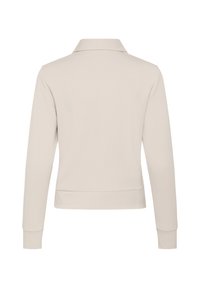 Beež pika varrukaga jakk kraega, soonikkoes mansettide ja vööosaga, nähtud tagant valgel taustal.