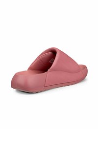 Sandal rosa a infilare con una consistenza morbida e liscia, forma arrotondata e ampia fascia; presenta una soletta imbottita e una suola resistente.