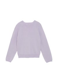 Lila stickad tröja, rund halsringning, långa raglanärmar, ribbade manschetter och fåll, vågig kantdetalj vid halslinningen, mjuk textur.