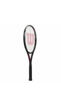 Zwarte tennisracket met een brede ovale kop, witte snaren en een gedurfd rode "W"-logo. Het handvat is voorzien van textuur en heeft een gebogen vorm voor grip.