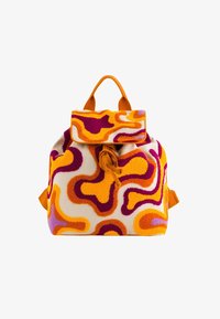 Selected, beige orange