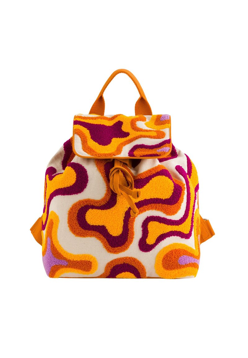 Patroon rugzak in cream, met felle oranje, paarse en gele kronkels. Gemaakt van zachte stof met een trekkoordsluiting en draaghandvat.