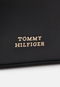 Tommy Hilfiger SOFT SHOULDER BAG - Rankinė - black