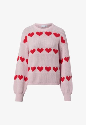 Jasnoróżowy sweter dziany z poziomymi rzędami równomiernie rozmieszczonych czerwonych serc na klatce piersiowej i rękawach, z okrągłym dekoltem i prążkowanymi mankietami.