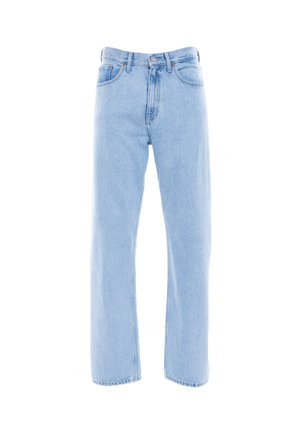 Jeans in denim azzurro chiaro con taglio dritto, vita alta, tasche frontali e dettagli di cucitura classici sulle cuciture e sulla cintura.