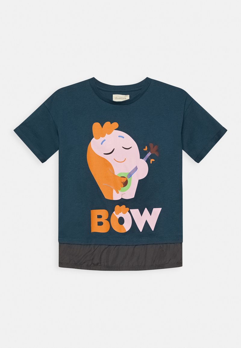 Camiseta de manga curta azul-marinho com um personagem de desenho animado colorido a tocar um instrumento, com a palavra "BOW" em letras grandes e em cores claras.
