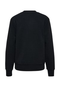 Czarna bluza z miękkiego materiału. Posiada okrągły dekolt, ściągacze przy mankietach i u dołu. Brak widocznych logo lub wzorów. Zobrażony widok z tyłu.