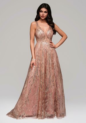 Formelles Kleid in Blush-Pink mit einem tiefen V-Ausschnitt, verziert mit goldenen und schwarzen Pailletten in Blattmustern, mit einer figurbetonten Taille und einem weit geschwungenen Rock.