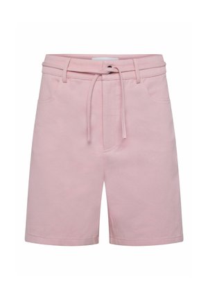 Ljusrosa bomullsshorts med dragsko i midjan, två framfickor och en jämn textur, med en enkel och minimalistisk design.