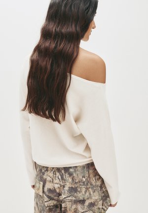 WITH AN ASYMMETRIC NECKLINE - Pulover - beige