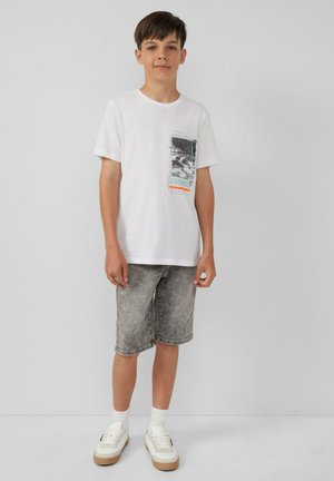 - T-shirt z nadrukiem
