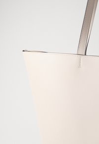 Vanessa Bruno TOTE BAG - Τσάντα Tote - ivoire