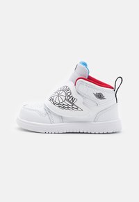 Não selecionado, white/black/gym red/university blue