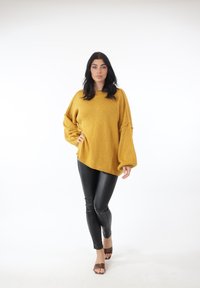 Unselected, senfgelb