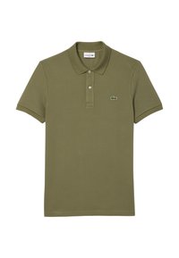 Olivgrön polo t-shirt i bomull. Har en klassisk krage, två knappar och en liten broderad krokodil-logotyp på bröstet.