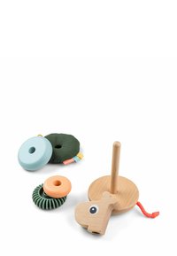 Træspindetop med et girafdesign, ledsaget af tre farverige teksturerede ringe: blå, grøn og orange.