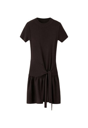 Vestido negro de manga corta con escote redondo, falda fruncida y detalle de nudo delantero en la cintura, mostrado sobre un fondo liso.