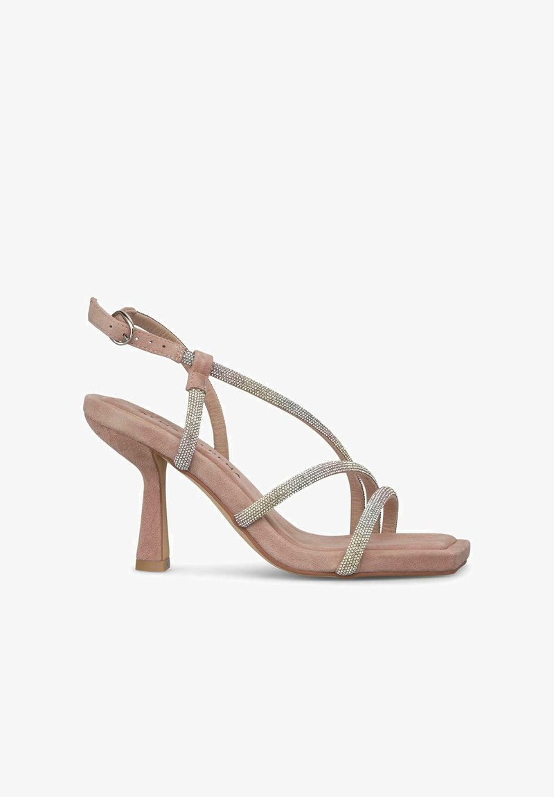 Sandalias de tacón de ante rosa con tiras de strass cruzadas, punta cuadrada y un tacón de aguja de altura media. Presentan una correa con hebilla en el tobillo.