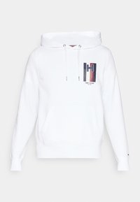 Felpa bianca con cappuccio e tasca frontale, coulisse sul cappuccio e logo grafico in blu navy, rosso e bianco. Presenta polsini e orlo a coste.