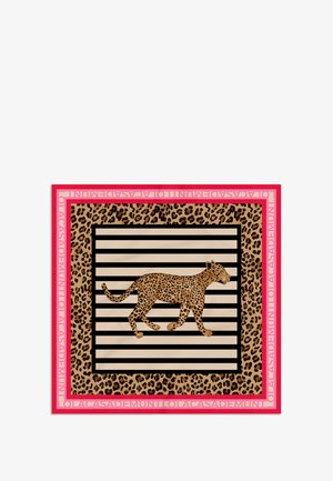 Sjaal met luipaardprint die een centrale luipaardsilhouet op horizontale strepen vertoont. Omrand door een roze rand met tekstaccenten.