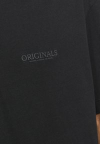 Jack & Jones GEDRUCKT RUNDHALS - Apdrukāts T-krekls - black
