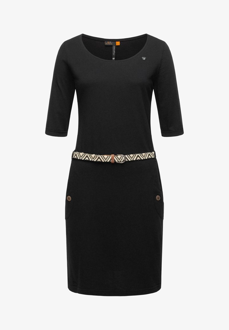 Czarna sukienka krótki rękaw z okrągłym dekoltem, z dwoma bocznymi kieszeniami, wzorzystym paskiem oraz dekoracyjnym logo w pobliżu dekoltu.