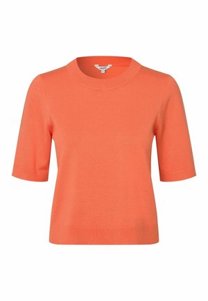 Top tricot cu mâneci scurte în culoarea coral deschis, cu decolteu rotund și manșete și tiv striate, afișat pe un fundal alb simplu.