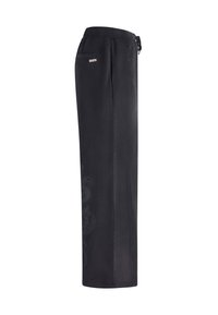 Pantaloni sportivi neri, leggeri, con vita elasticizzata, cordino e tasca laterale. Presentano un design a motivo sottile lungo una gamba.
