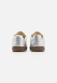Nubikk RAY OWEN - Sneakers basse - silver metallic/shiny mocca