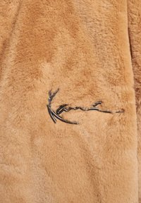 Karl Kani METAL SIGNATURE OS FUR FULL ZIP - Fleecejacka - sand