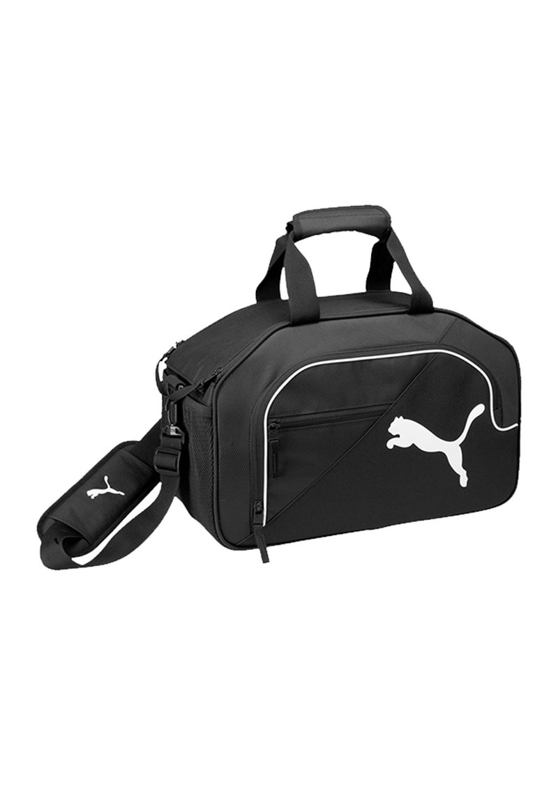 Zwarte duffelbag van Puma, gemaakt van duurzaam materiaal, met witte accenten, een logo, handvatten aan de bovenkant en een verstelbare schouderriem.