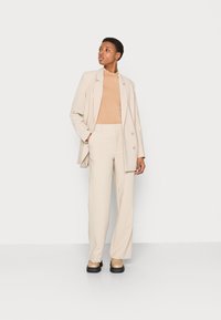 Selected Femme SLFMANDY HIGH NECK  - Camisola de manga comprida - tannin