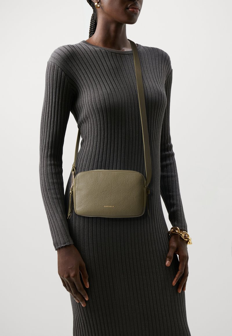 Coccinelle MALORY - Borsa a tracolla - laurel green