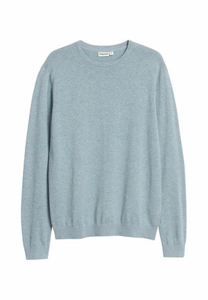 Hellblauer Langarmpullover mit Rundhalsausschnitt, gerippten Bündchen und Saum, flach auf einem weißen Hintergrund liegend präsentiert.