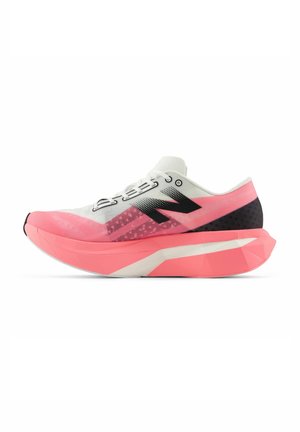 FUELCELL SUPERCOMP ELITE V4 - Chaussures de running sur route - pink white