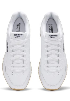 Sneakers bianchi Reebok con tomaia in pelle liscia, chiusura con lacci, colletto imbottito e suola in gomma. Soletta Ortholite per il comfort.