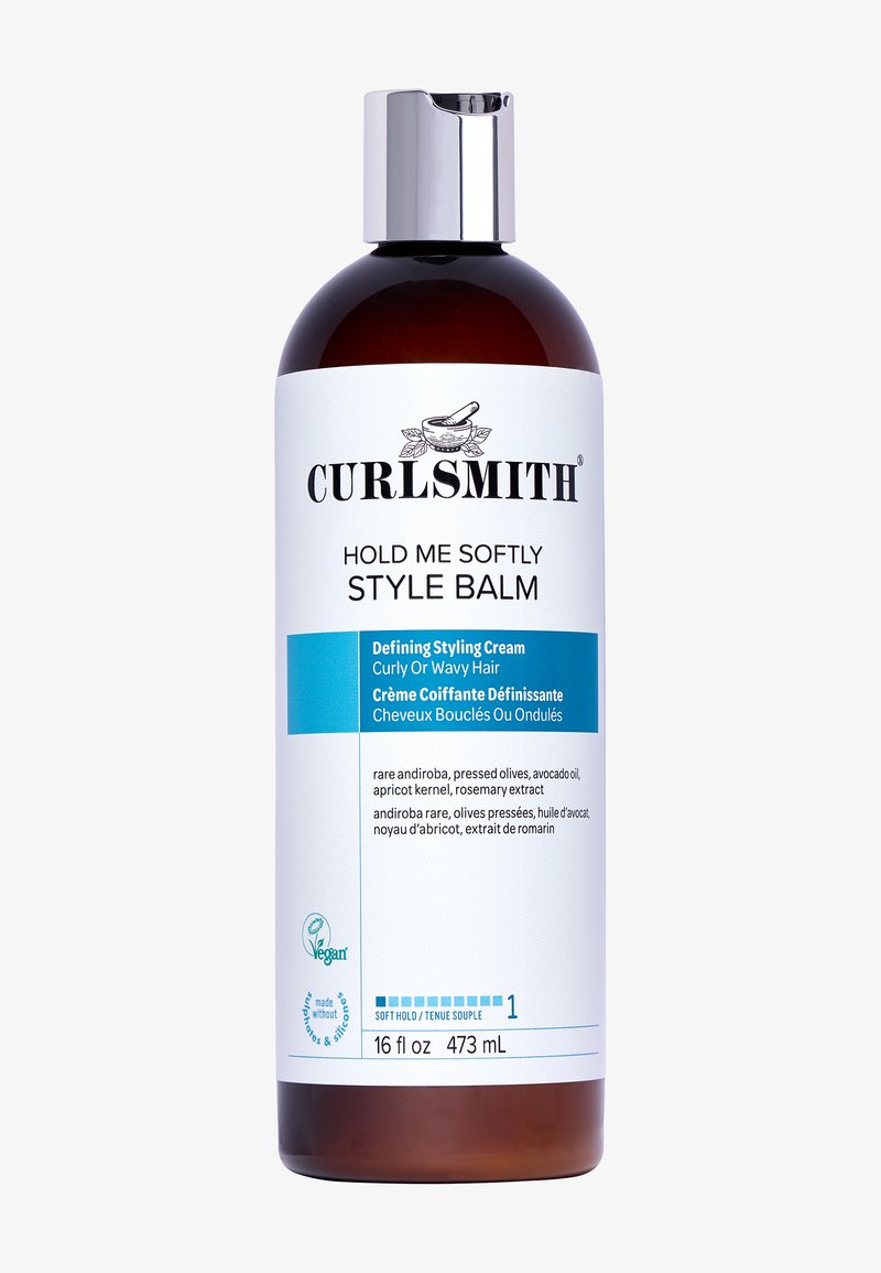 Bouteille de baume de style Hold Me Softly de CURLSMITH, ambre avec étiquette blanche, capuchon argenté, pour cheveux bouclés ou ondulés, 16 fl oz, végan, crème coiffante à maintien léger.