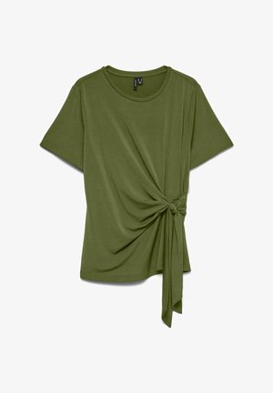 Kortærmet bluse i olivengrøn med rund halsudskæring og sidesløjfe, der skaber en draperingseffekt i stoffet.