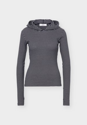 Dugotrajna majica s kapuljačom s crno-bijelim vodoravnim prugama, uskog kroja i rebraste teksture.