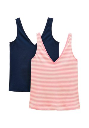 Zwei ärmellose V-Ausschnitt-Tanktops, eines einfarbig marineblau und eines rosa mit hellrosa horizontalen Streifen, flach auf einem weißen Hintergrund ausgelegt.