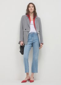 Calliope CROPPED - Jeans a zampa - blu denim medio