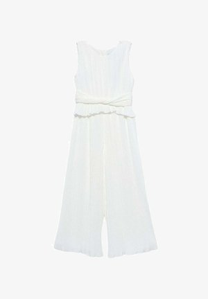 Tutina bianca senza maniche con vita arricciata, texture plissettata e gambe a zampa di elefante. Presenta un collo rotondo e dettagli a volants sull'orlo.