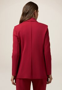 Oltre PUNTO MILANO - Bleiseri - rosso