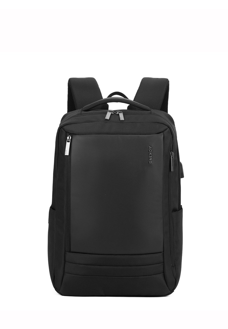 Sac à dos noir en tissu texturé avec des bretelles ajustables doubles, des fermetures éclair argentées, une poche avant et un design minimaliste.