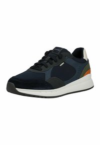 Baskets pour hommes bleu marine et noir avec semelle blanche, fermeture à lacets, et accents orange, vert olive et blanc sur le talon.