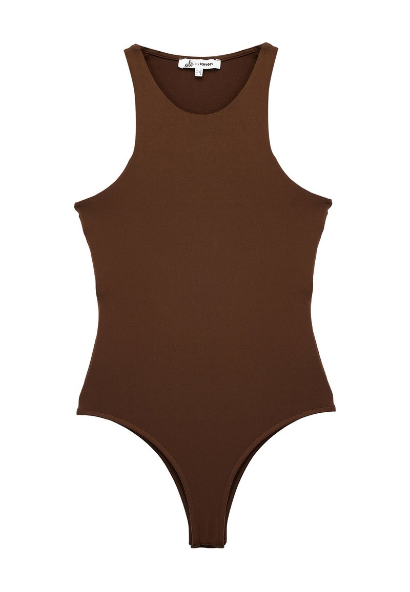 Brązowy jednoczęściowy kostium kąpielowy z wysokim dekoltem i bezrękawowym fasonem. Charakteryzuje się gładką teksturą i wysokimi rozcięciami na nogawkach.