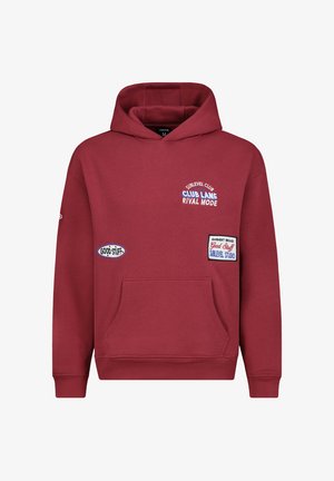 Bordeauxrode hoodie met voorzak, capuchon en meerdere patches waarop "Club Lane," "Good Stuff," en "Sublevel Studio" staan.