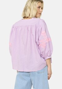 LolaLiza EMBROIDERY - Pogājama blūze - pastel lilac
